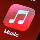 Сколько Apple Music и Spotify платят музыкантам за прослушивание