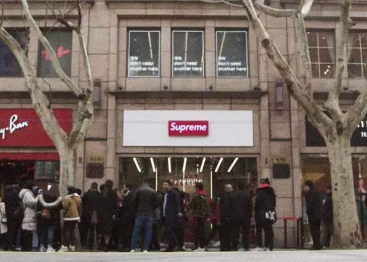 «Война» продолжается: «Клон» открыл магазин в Шанхае, Supreme называет его постановкой