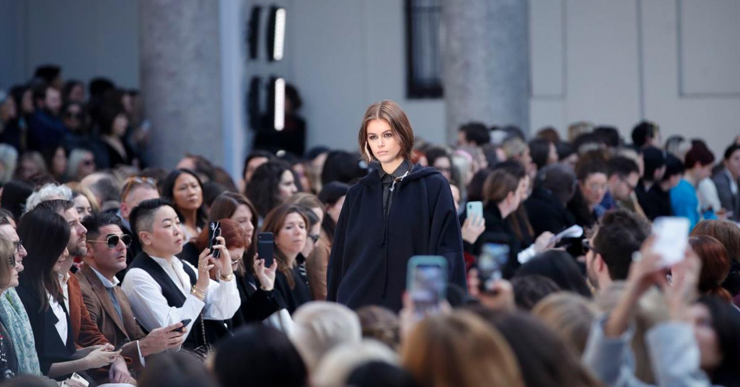 TikTok объединился с Louis Vuitton и Saint Laurent. И проведет первый месяц моды