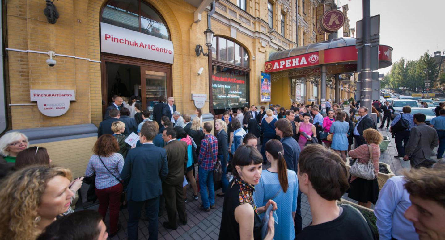 pinchukartcentre PinchukArtCentre покажет работы Ай Вэйвэя и Дэмиена Херста
