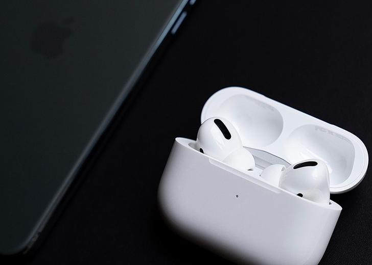 Apple получила патент на управление AirPods Pro щелчком языка и касанием лица