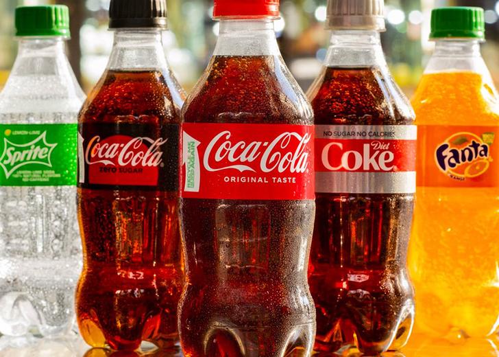Coca-Сola переходит на бутылки из 100% переработанного пластика