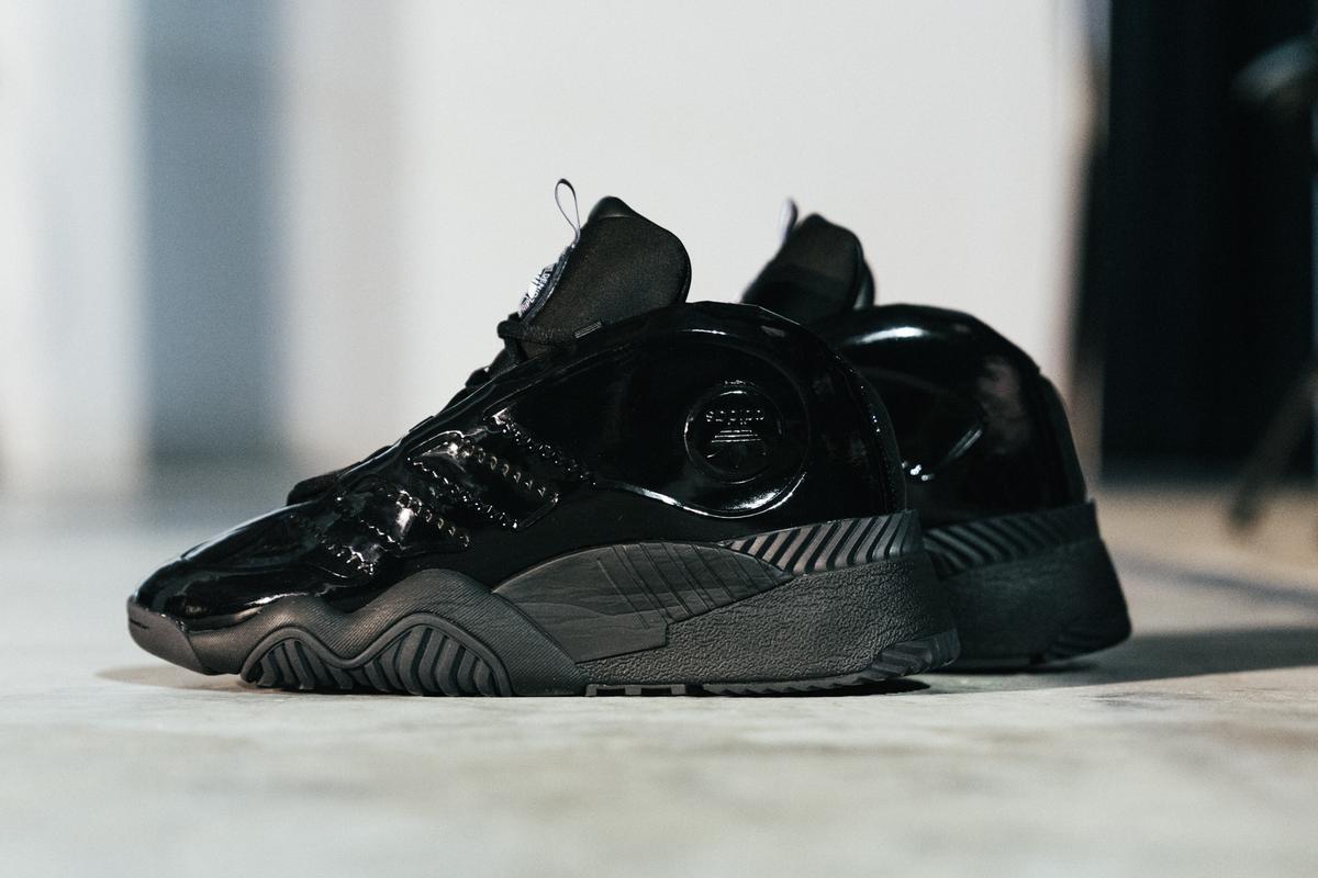 https---hypebeast.com-image-2018-06-alexander-wang-collection-1-ss19-9-2