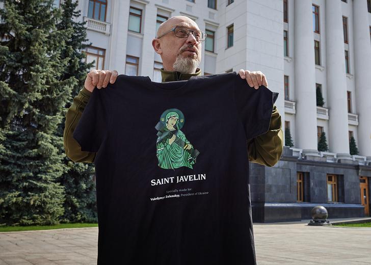 saint-javelin-dtf-magazine Автор проєкту Saint Javelin зібрав понад 2 мільйони доларів на підтримку України