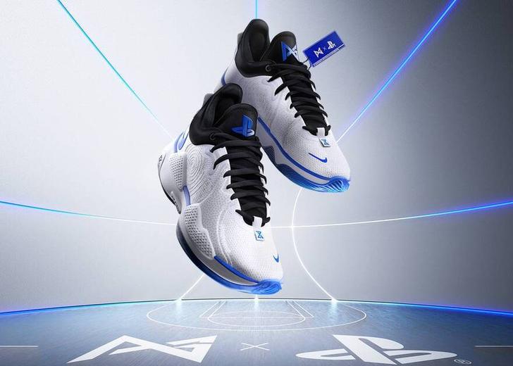 PS5-nike-dtf-magazine Как выглядят кроссовки Nike, вдохновленные PlayStation 5