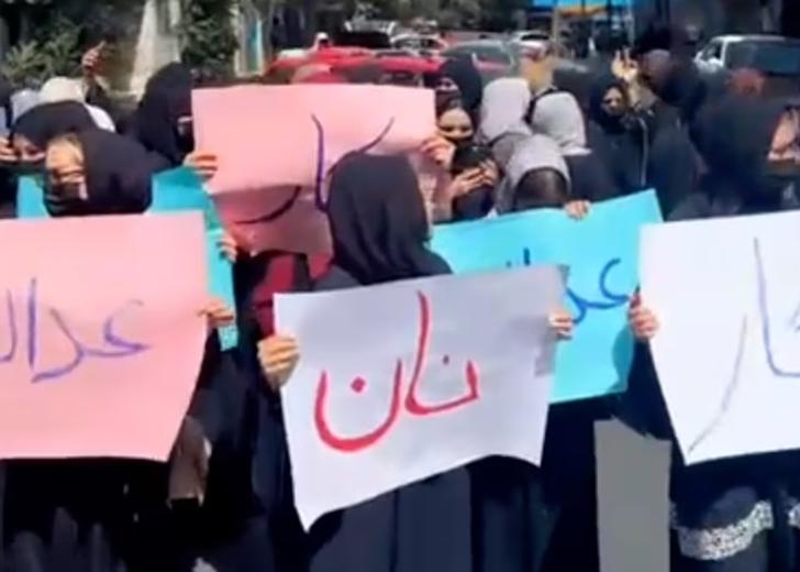 afghanistan-women-protest-dtf-magazine В Кабулі жінки протестували проти заборони салонів краси. Їх розігнали водометами