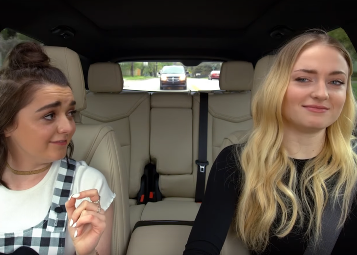 Ария и Санса Старк спели в Carpool Karaoke